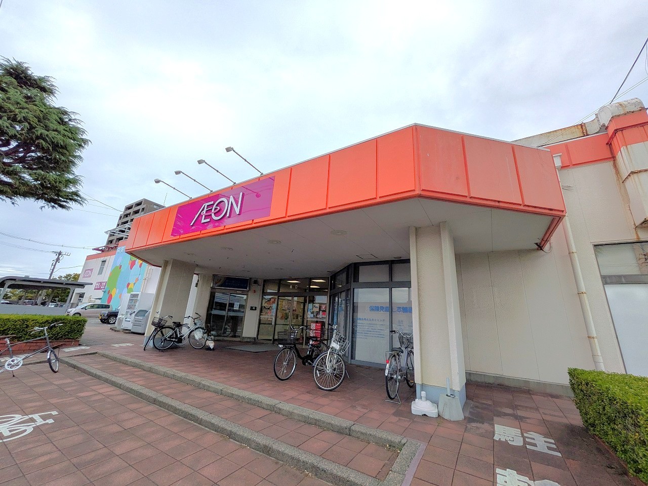 スーパー　イオンとやの店（スーパー）まで563m