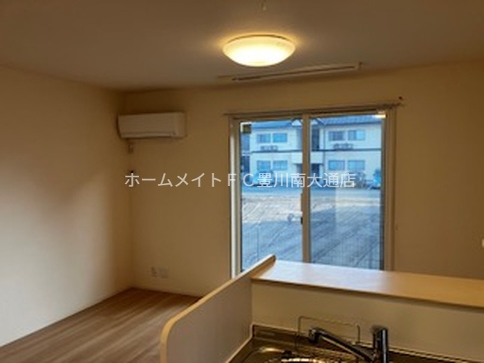 シャルマン野路の居間写真