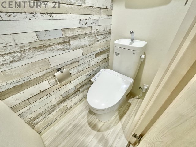 トイレ　温水洗浄便座付きのトイレです♪