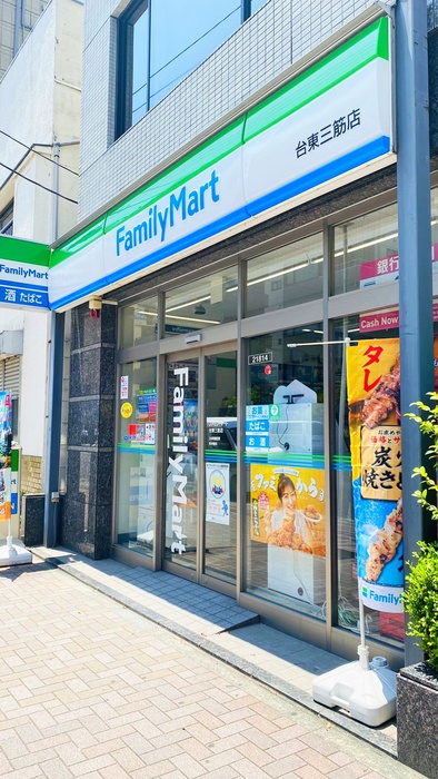 コンビニ　ファミリーマート（コンビニ）まで12m