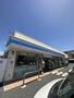 コンビニ　ローソン八尾山本町南一丁目店、街のホットステーション（コンビニ）まで724m