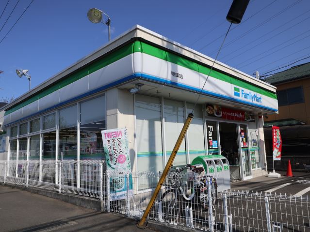 コンビニ　ファミリーマート（コンビニ）まで410m