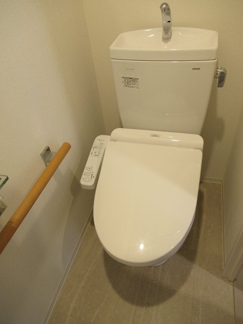 東武東上線 上板橋駅 徒歩10分 5階建 築5年のトイレ写真
