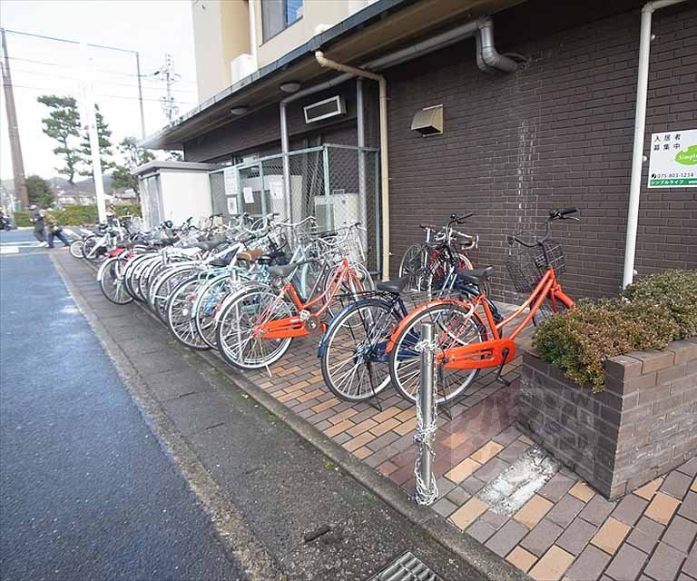 地下鉄烏丸線 国際会館駅 徒歩1分 4階建 築45年の外観写真