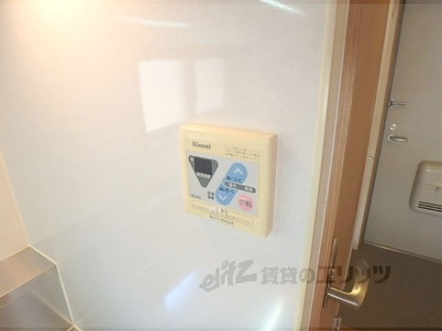 その他設備　給湯器リモコン