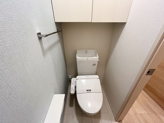 トイレ　温水洗浄暖房便座