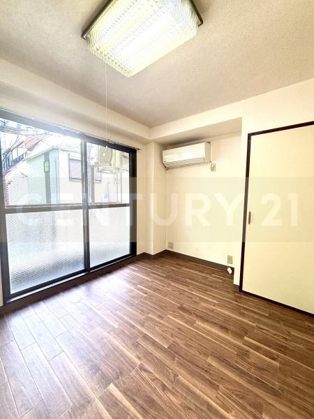 居室・リビング　※他の部屋の写真です。