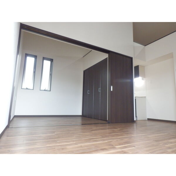 Creo高畑弐番館の居間写真