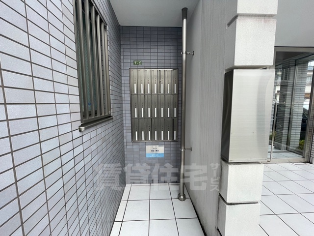地下鉄御堂筋線 江坂駅 徒歩15分 3階建 築15年の外観写真