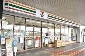 コンビニ　セブンイレブンモノウェル南茨木店（コンビニ）まで212m