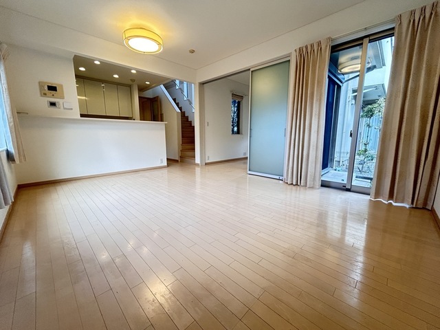 高井戸東2丁目戸建の居間写真