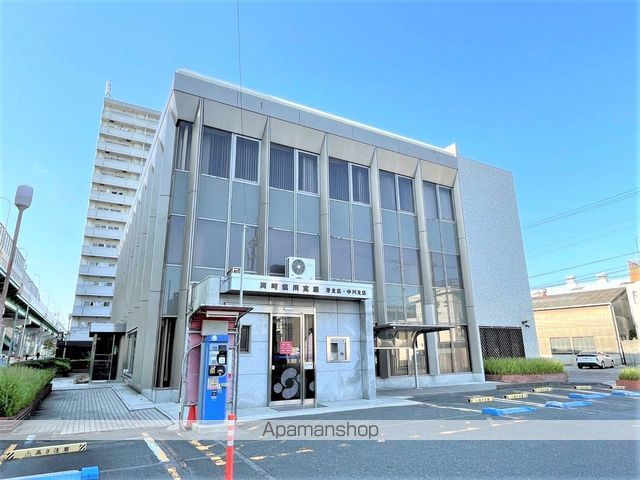 銀行　岡崎信用金庫港支店（銀行）まで251m