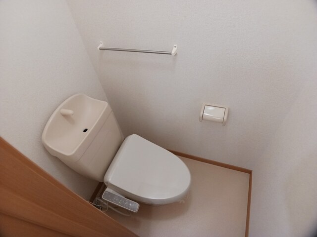 薩摩川内市 2階建 築24年のトイレ写真
