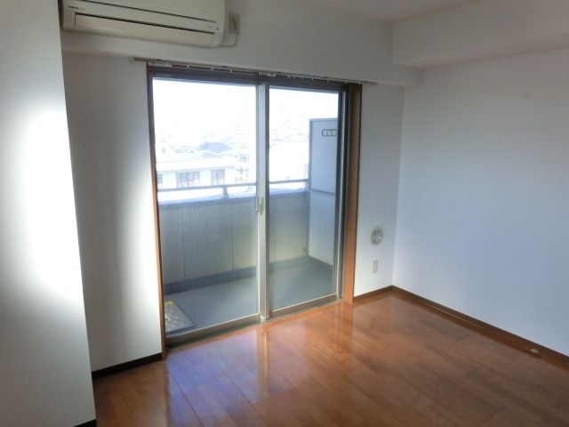 居室・リビング　★２面採光で明るいです★