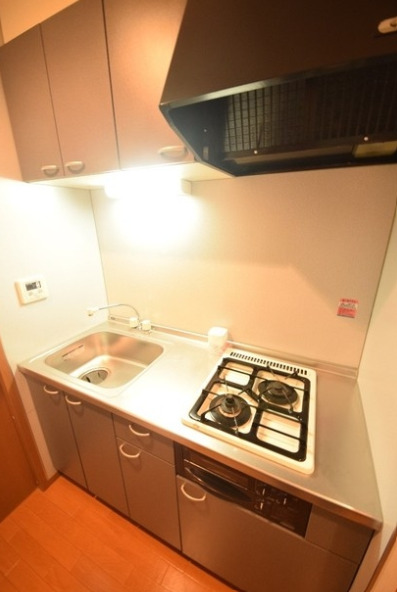 キッチン　別部屋の画像を使用しております。