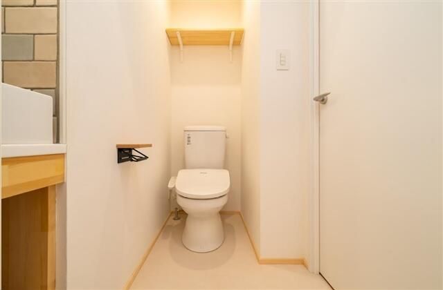 都営大江戸線 牛込柳町駅 徒歩2分 8階建 築36年のトイレ写真