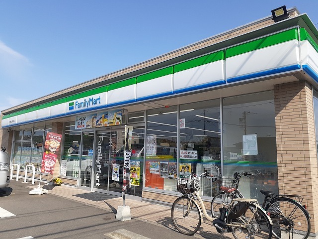 コンビニ　ファミリーマート上戸祭町店（コンビニ）まで800m