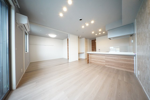 ＪＲ山陰本線 綾羅木駅 徒歩9分 2階建 築1年の居間写真