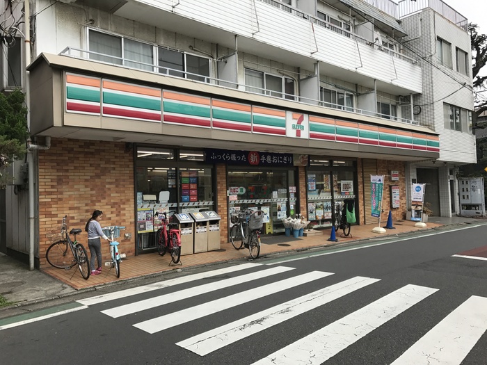 コンビニ　セブンイレブン（コンビニ）まで400m