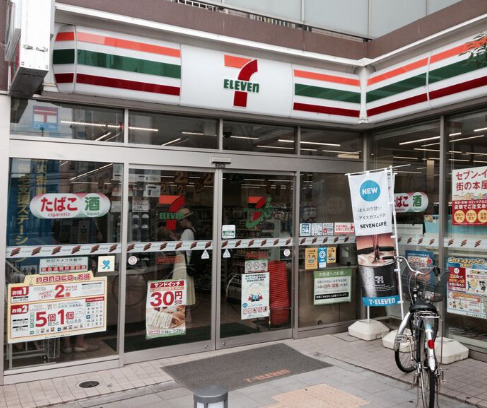 コンビニ　セブンイレブン 調布布田駅前店（コンビニ）まで150m
