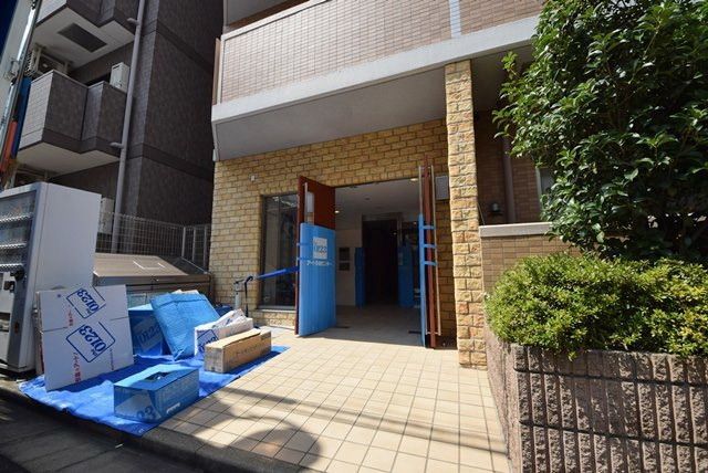 エントランス　★建物入り口前★