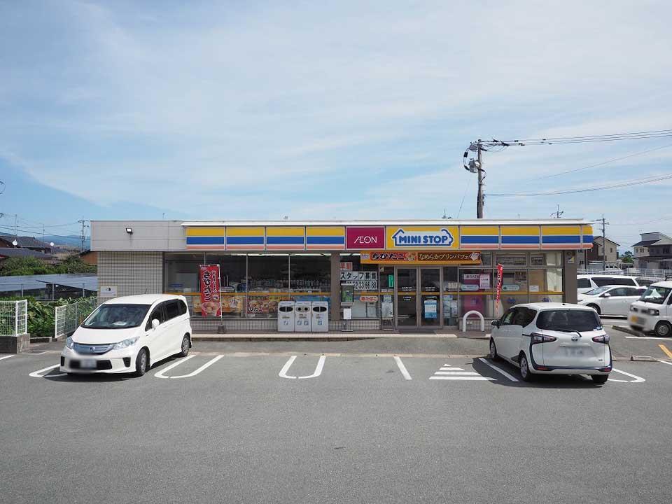コンビニ　ミニストップ佐賀高木瀬店（コンビニ）まで1040m