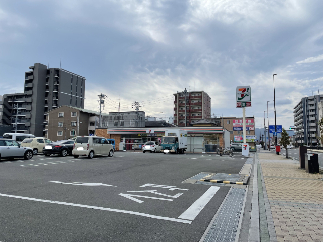 コンビニ　セブンイレブン静岡大坪町店（コンビニ）まで133m