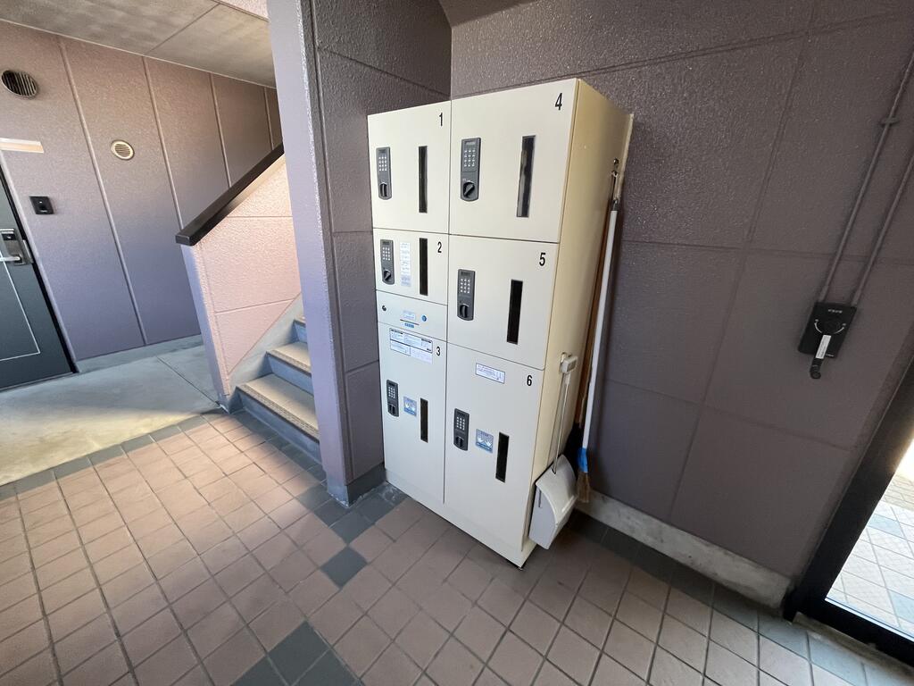 エントランス　宅配BOX