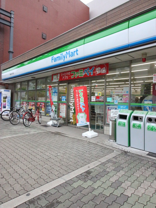 コンビニ　ファミリーマート（コンビニ）まで100m