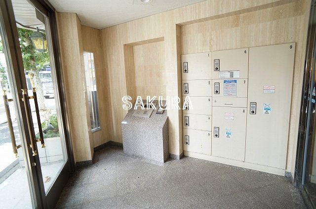 エントランス　お洒落な建物デザイン♪