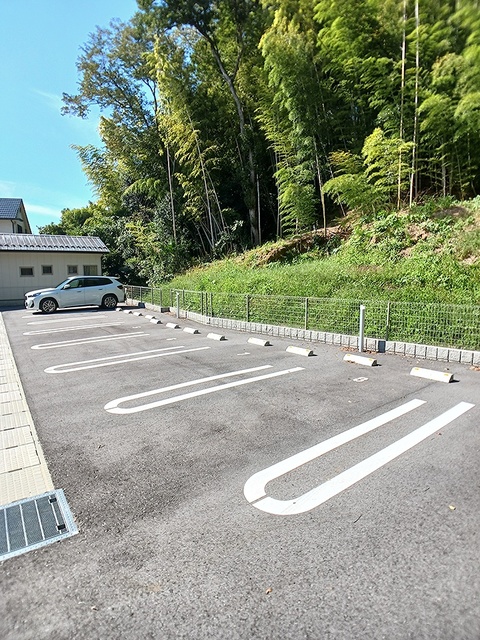 駐車場　駐車場完備