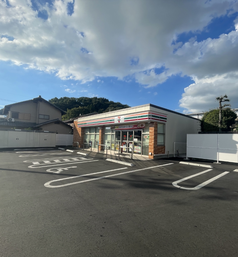 コンビニ　セブンイレブン 彦根岡町店（コンビニ）まで213m