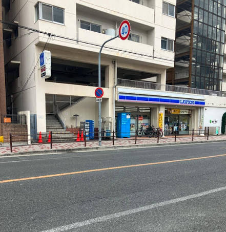 コンビニ　ローソン東三国駅南口店（コンビニ）まで117m
