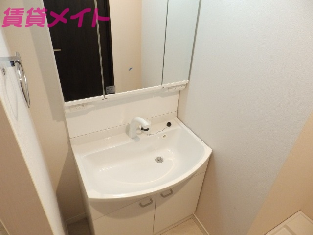 洗面設備　別部屋参考写真です