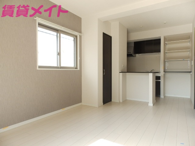 居室・リビング　別部屋参考写真です