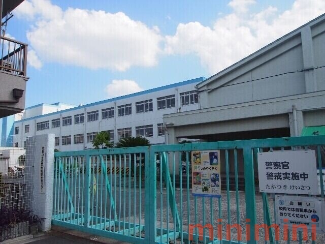 小学校　高槻市立西大冠小学校（小学校）まで433m