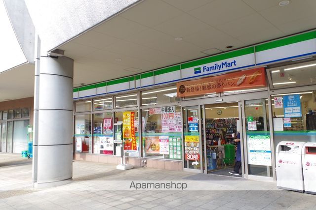 コンビニ　ファミリーマート　ウェルシティ横須賀店（コンビニ）まで618m