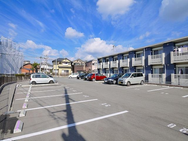 駐車場　駐車場があるので、車を買う予定の方も安心です