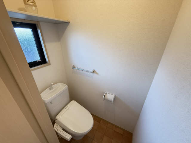 トイレ　トイレはもちろんシャワー式を採用で快適
