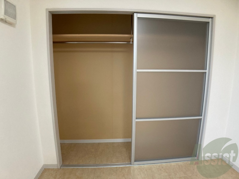 収納　寝室の収納です。部屋がすっきり片付きます。