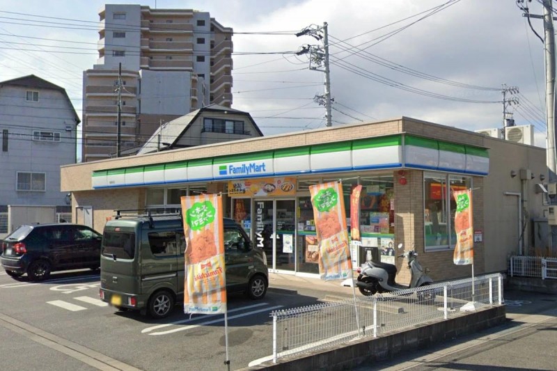 コンビニ　ファミリーマート 緑境松店（コンビニ）まで392m