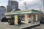 コンビニ　ファミリーマート 緑境松店（コンビニ）まで392m