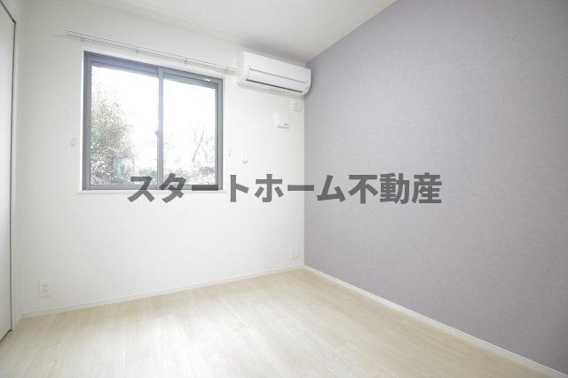 その他部屋・スペース　開放的な寝室です
