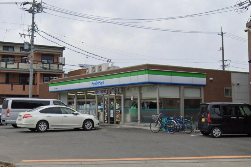 コンビニ　ファミリーマート 中川十一番町店（コンビニ）まで350m