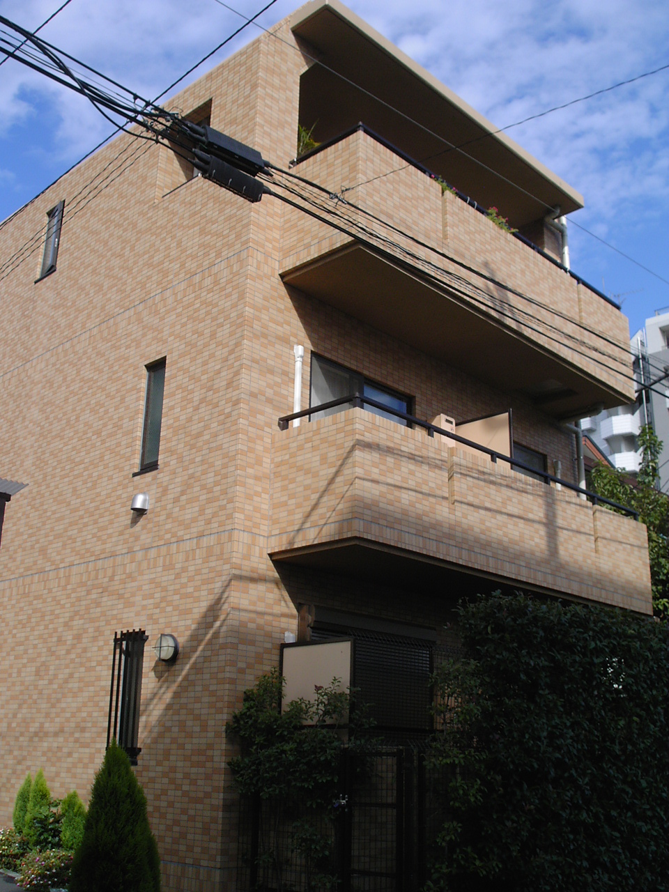 新宿区河田町のマンションの建物外観