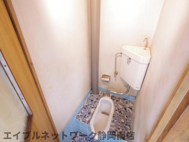 【静岡市駿河区泉町のアパートのトイレ】