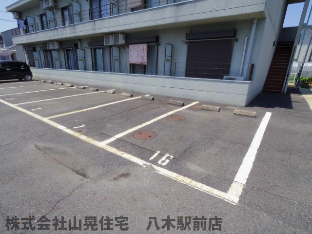 【橿原市上品寺町のマンションの駐車場】