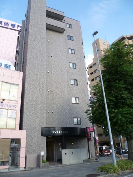 名古屋市中区古渡町のマンションの建物外観