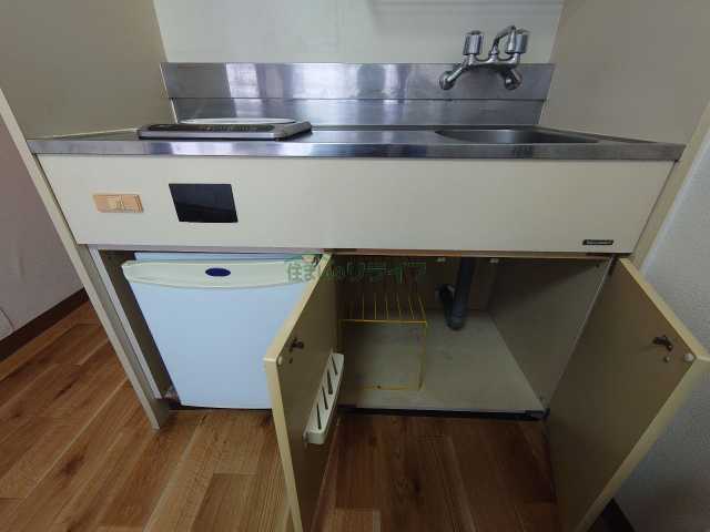 キッチン　メゾン余丁町　301