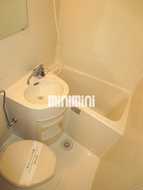 バス・シャワールーム　お掃除しやすい３点ユニットバスです